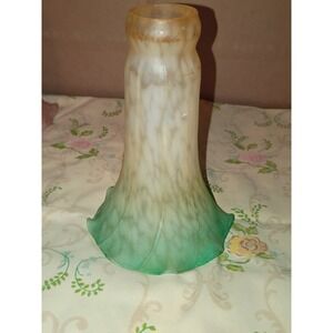 Tiffany Style Pond Lily Tulip Ruffled Sea Foam & Cream Lamp Shade One